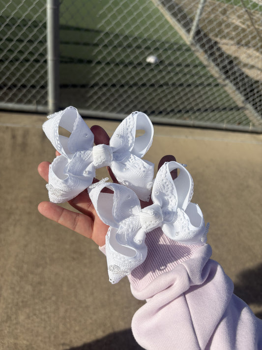 White pearl bow Piggies🐷💗